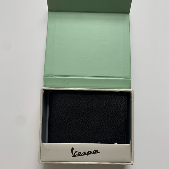 Vespa Bifold Wallet Brand New! - Picture 5 of 10